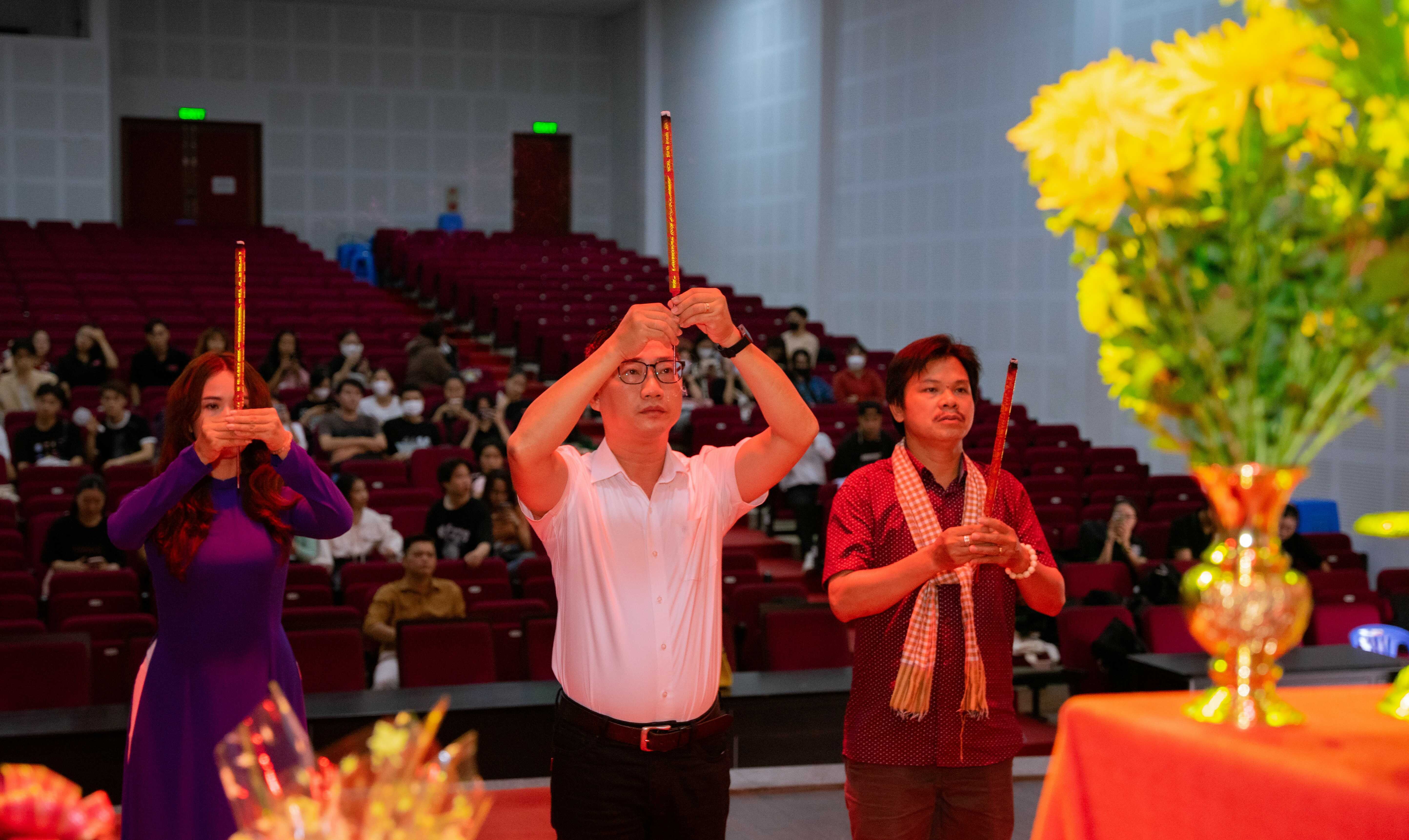 Khoa Quản lý văn hóa, nghệ thuật 365bet de
. Hồ Chí Minh tổ chức Lễ giỗ Tổ truyền thống ngành sân khấu