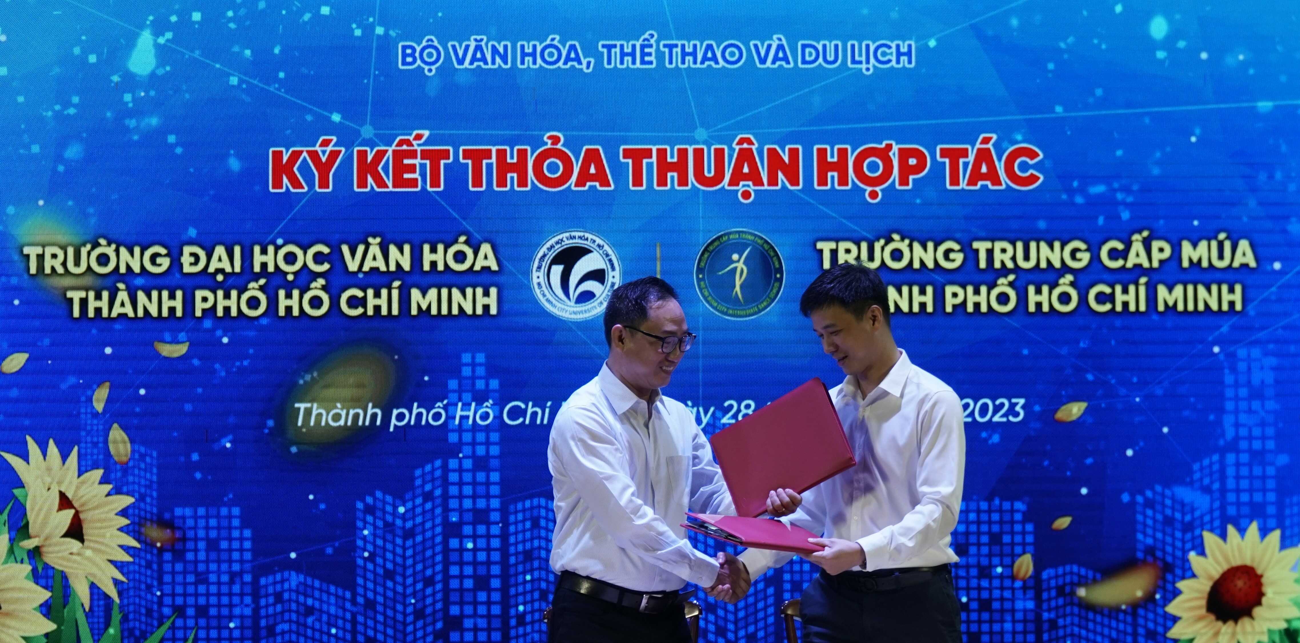 Lễ ký kết biên bản ghi nhớ thỏa thuận hợp tác giữa 365bet de
.HCM và Trường Trung cấp Múa TP.HCM